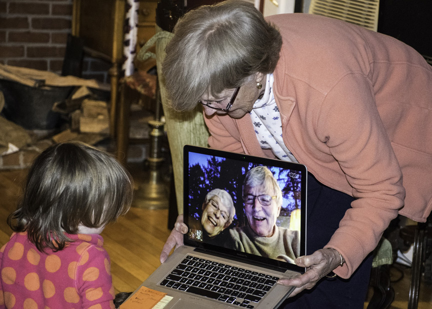 How to bond with your grandchildren using technology